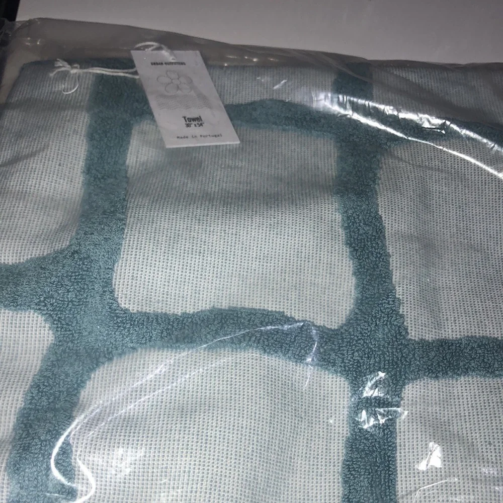 Wiggle Grid Printed Bath Towel